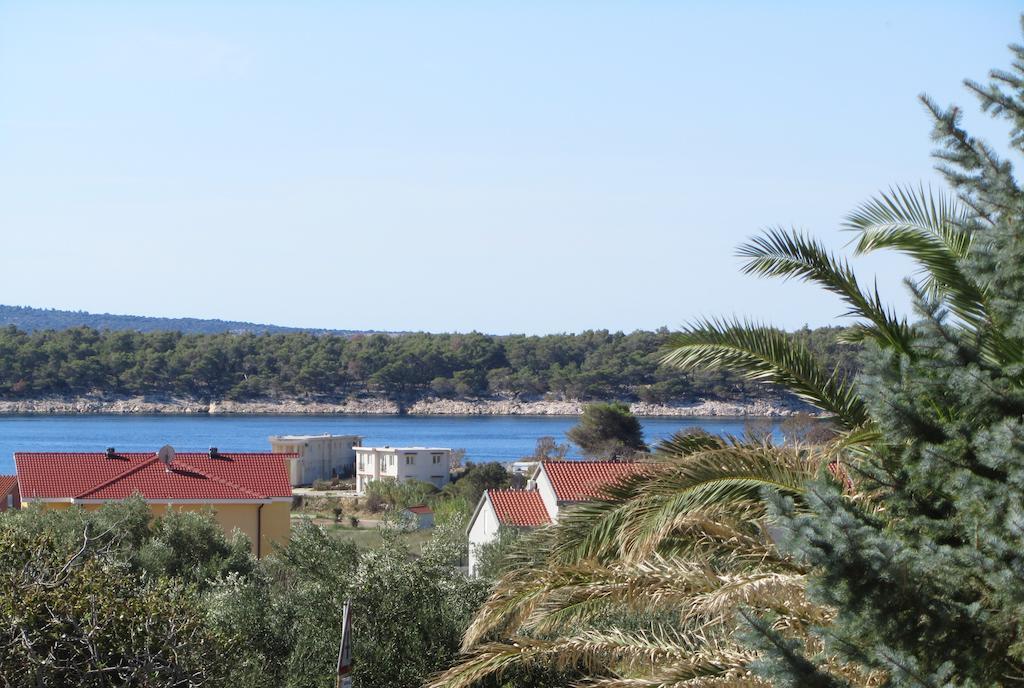 Apartments Pijaza Banjol Pokoj fotografie